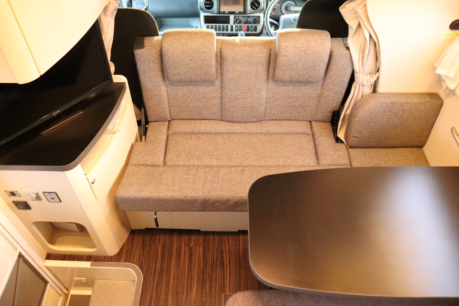 キャンピングカーキャブコン