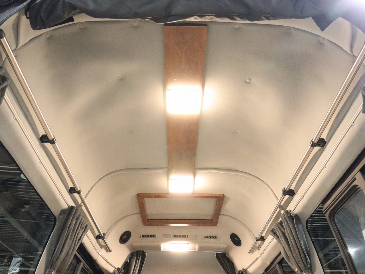 キャンピングカーバンコン