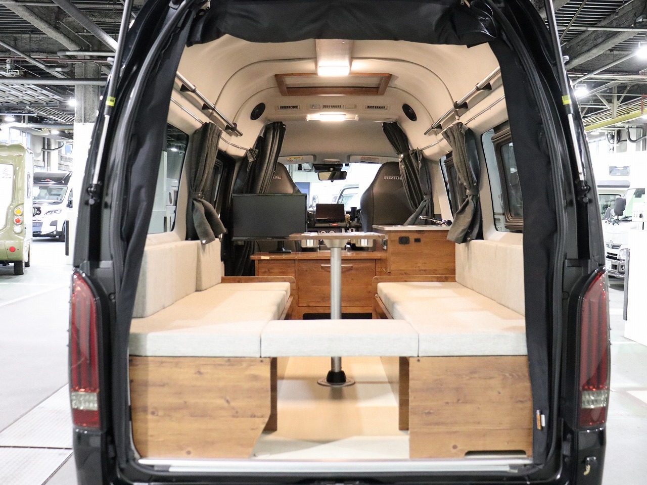 キャンピングカーバンコン