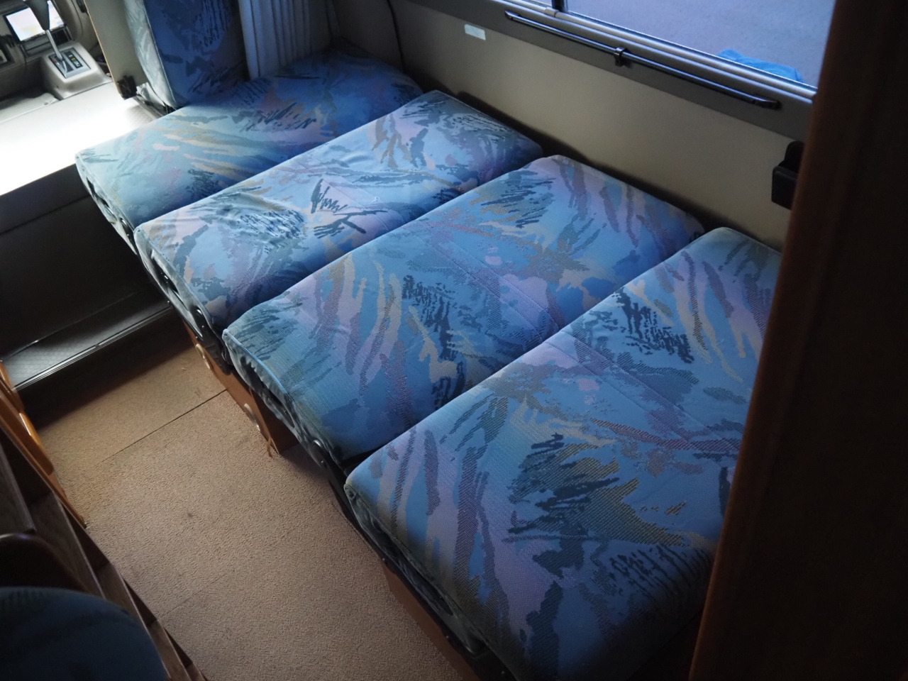 キャンピングカーバスコン