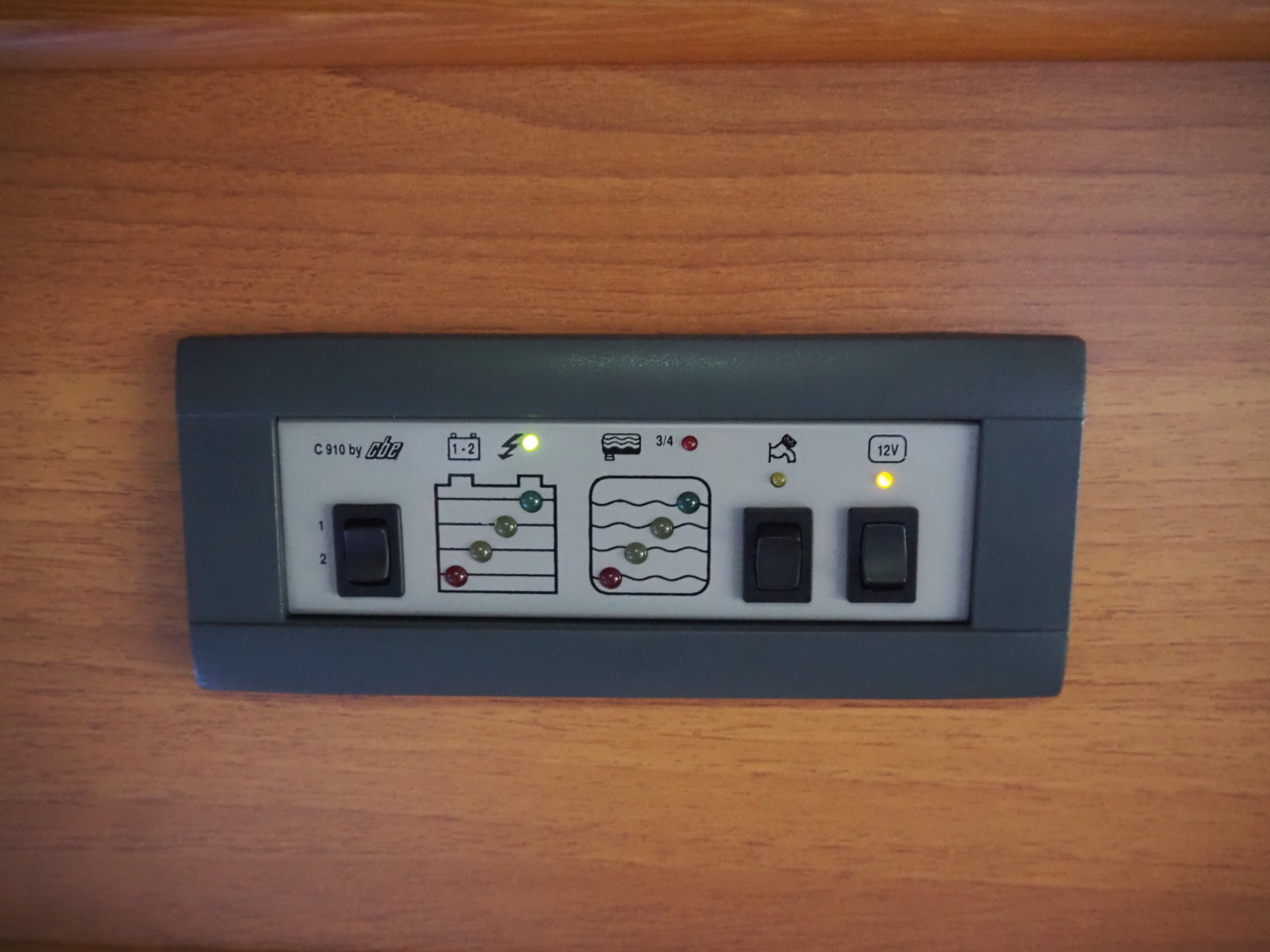 キャンピングカーバスコン