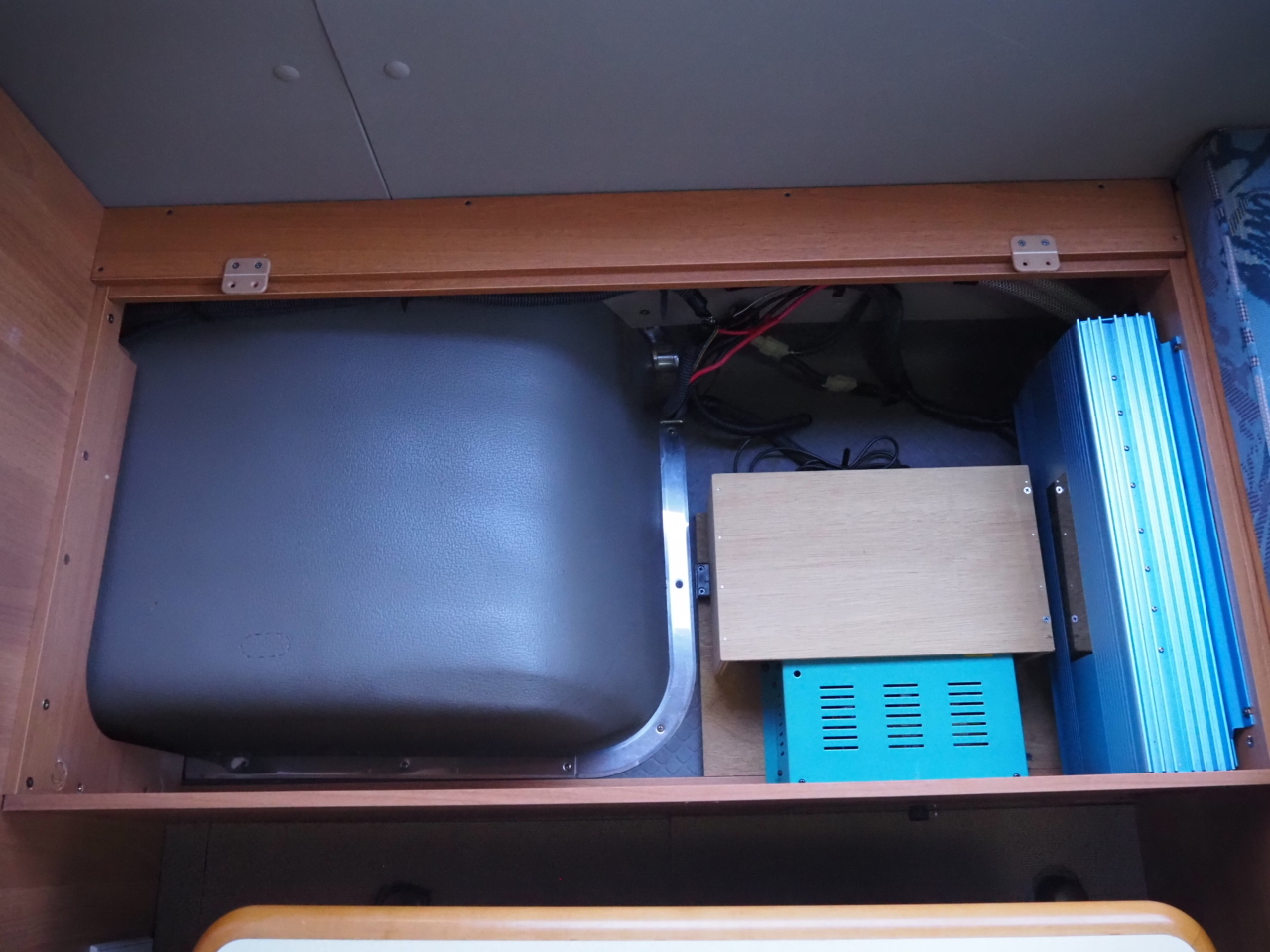 キャンピングカーバスコン