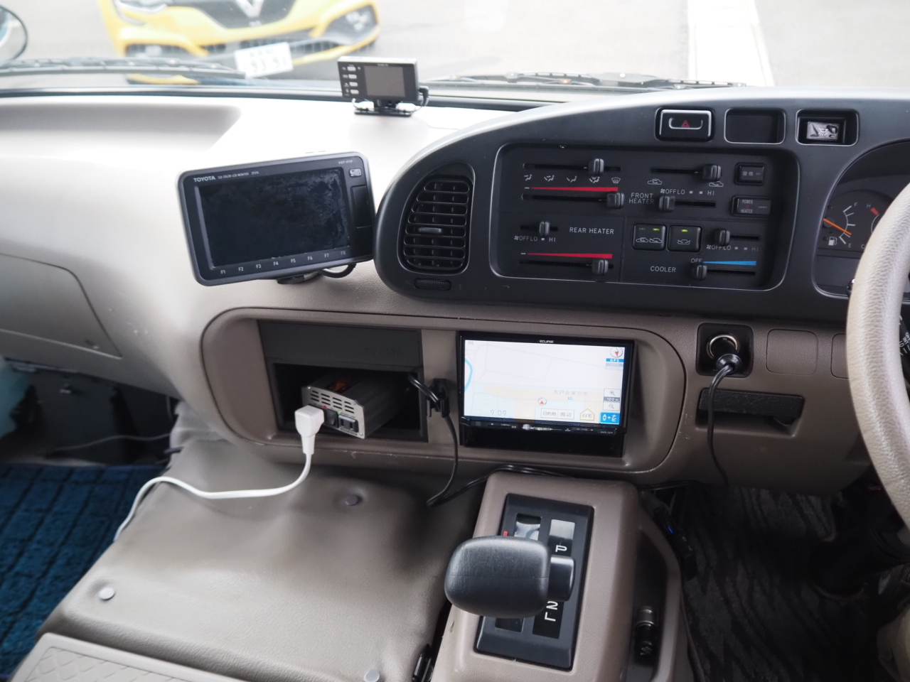 キャンピングカーバスコン