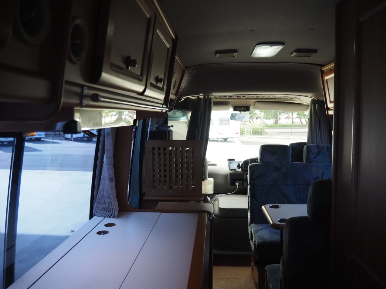 キャンピングカーバスコン