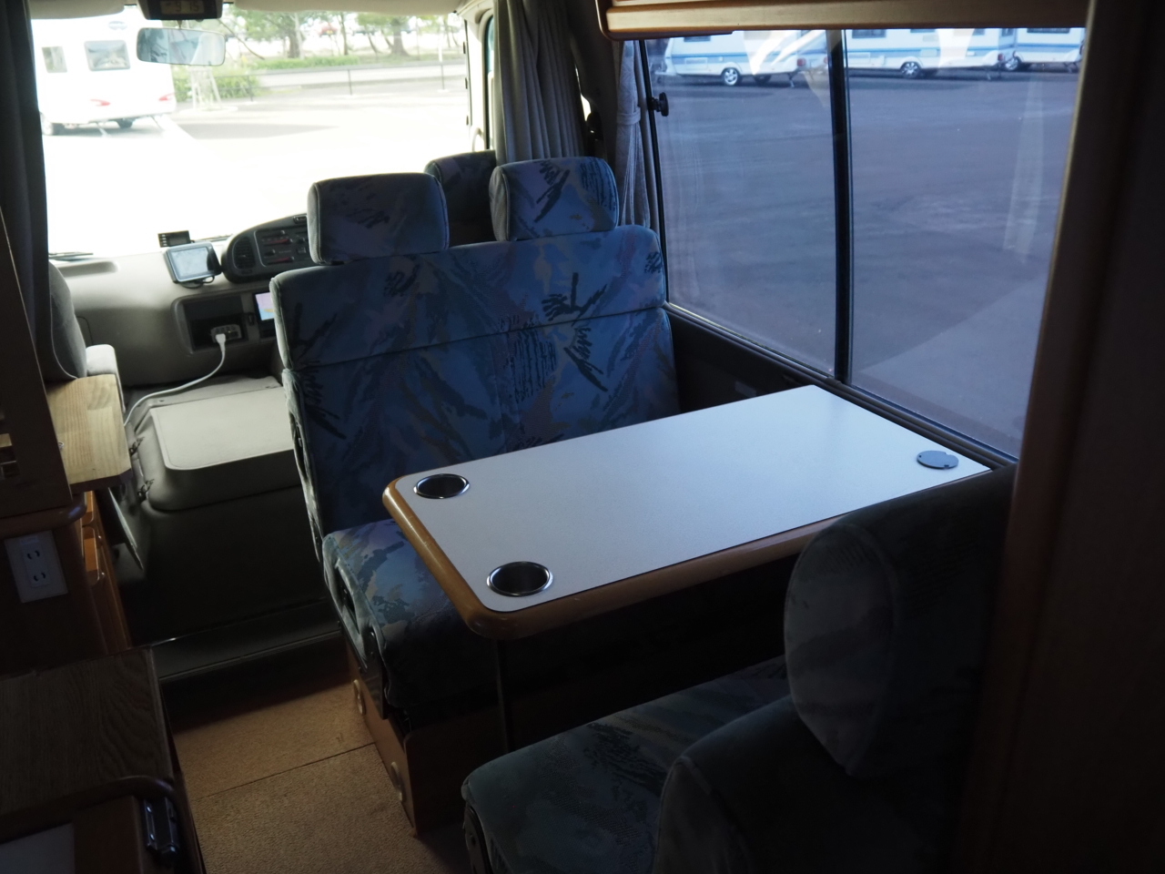 キャンピングカーバスコン