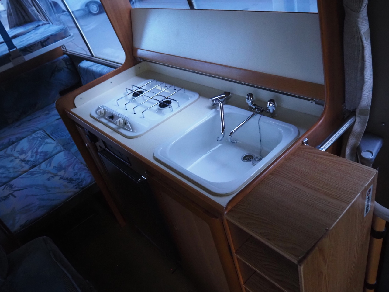 キャンピングカーバスコン