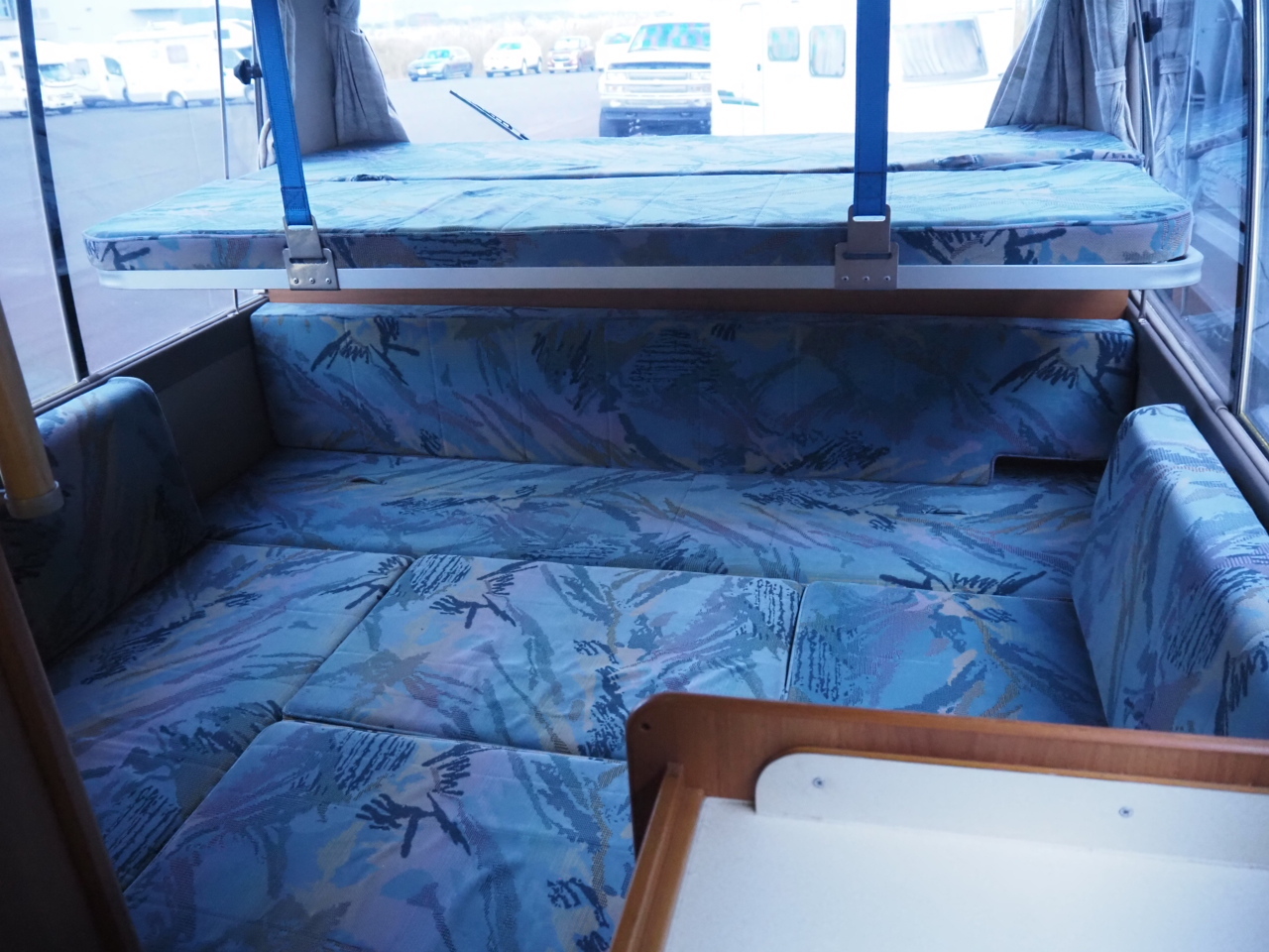 キャンピングカーバスコン