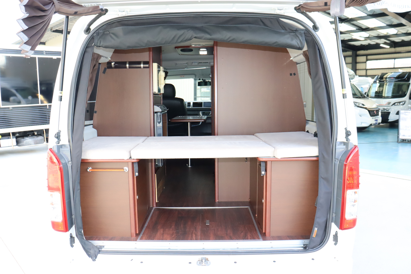 キャンピングカーバンコン