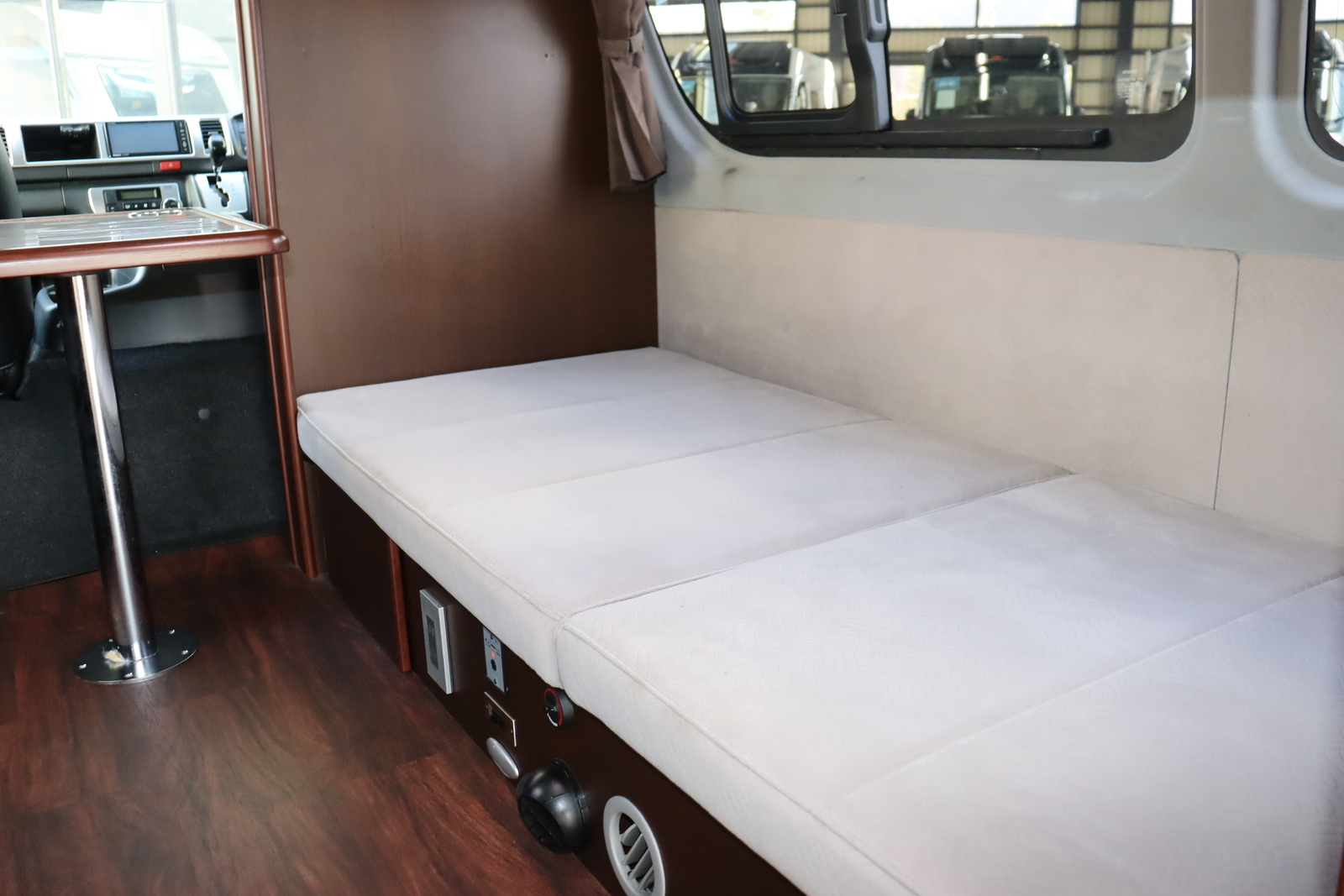 キャンピングカーバンコン