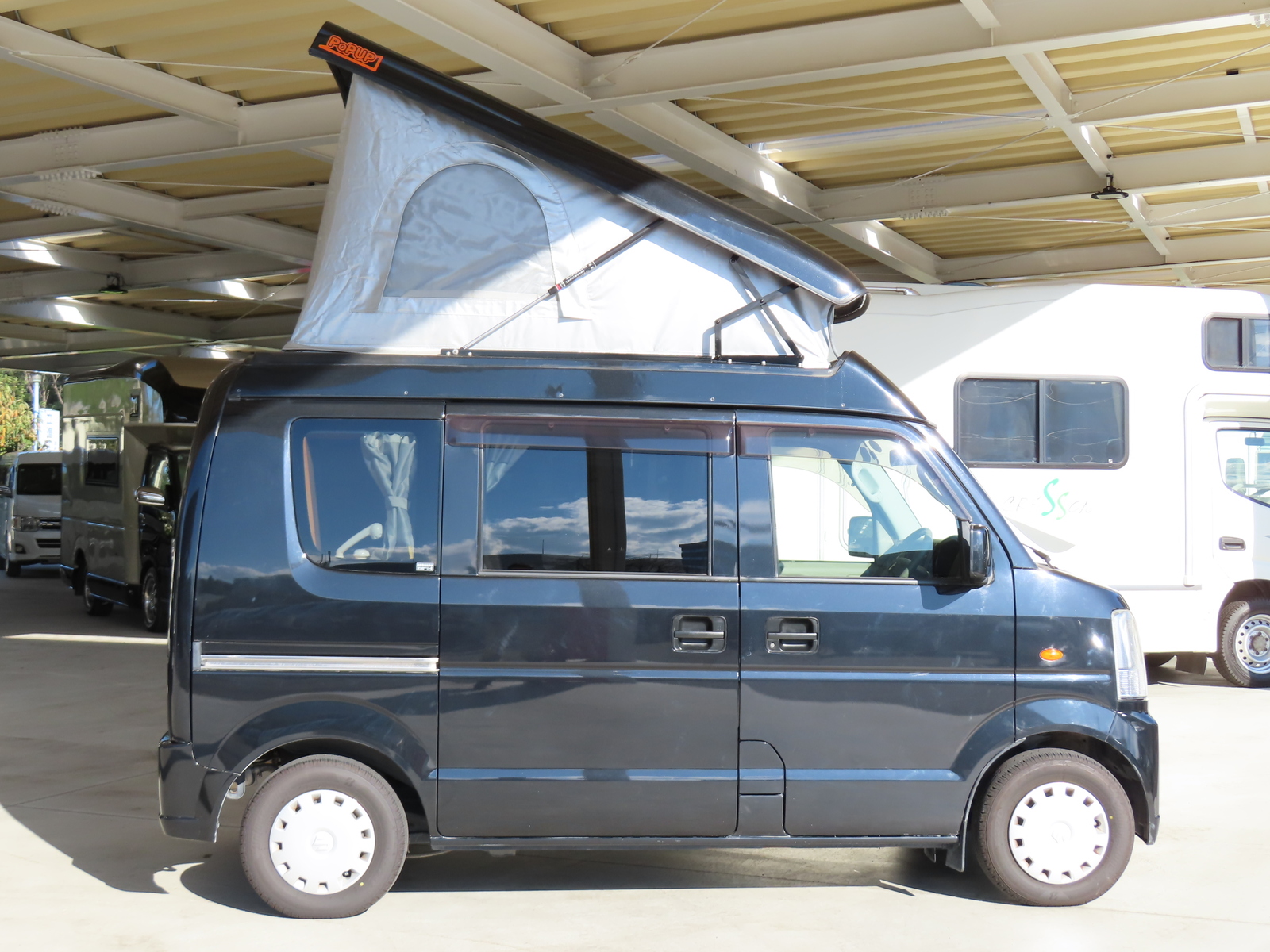 キャンピングカー軽キャンパー