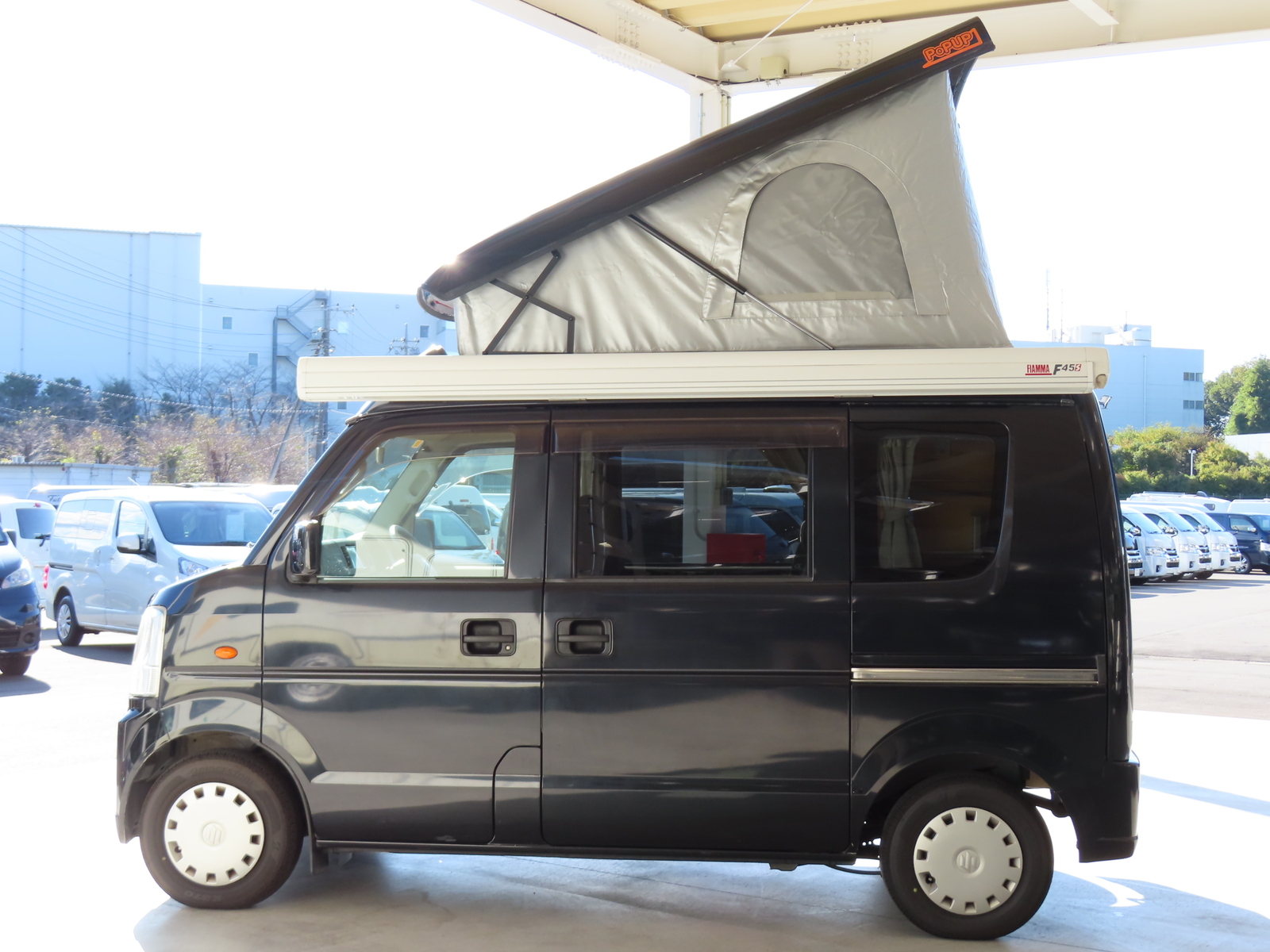 キャンピングカー軽キャンパー