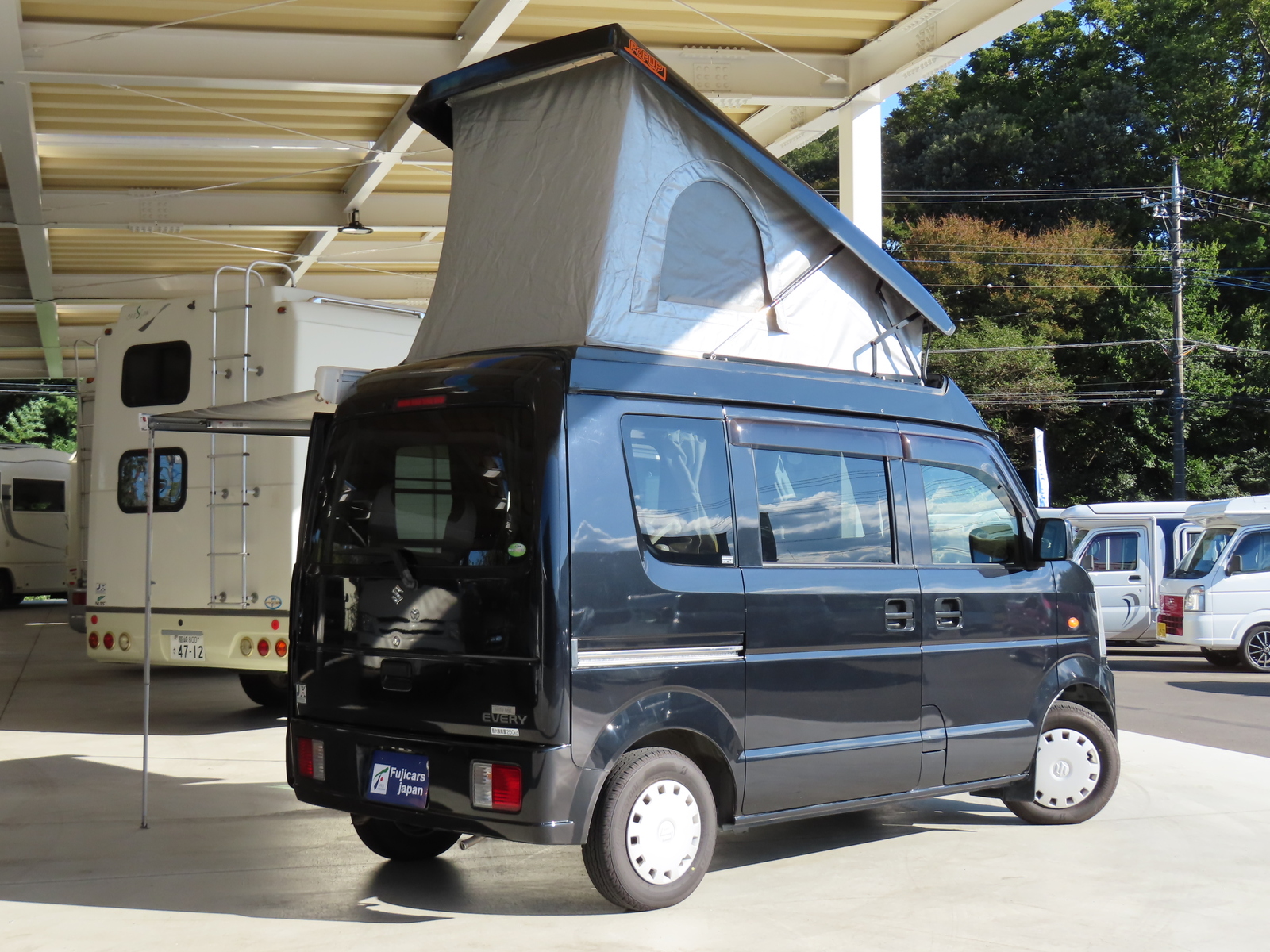 キャンピングカー軽キャンパー