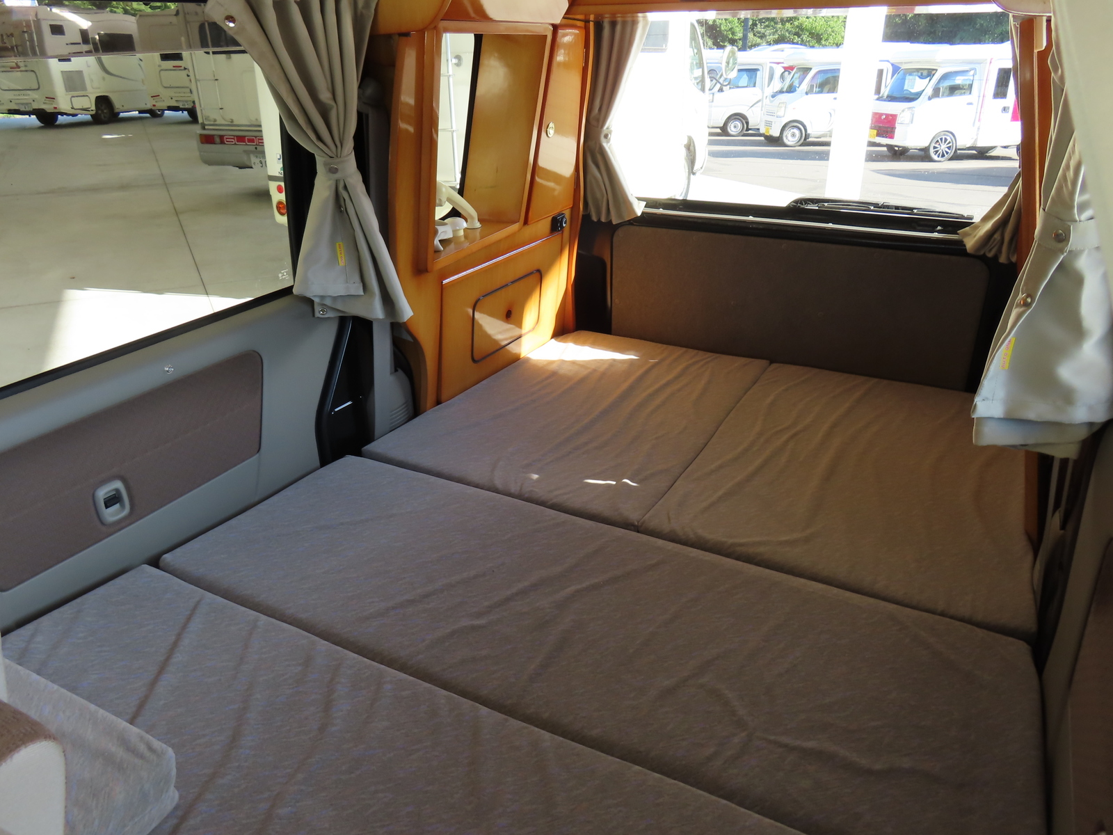 キャンピングカー軽キャンパー