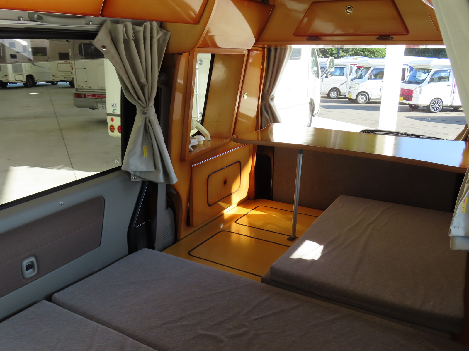 キャンピングカー軽キャンパー