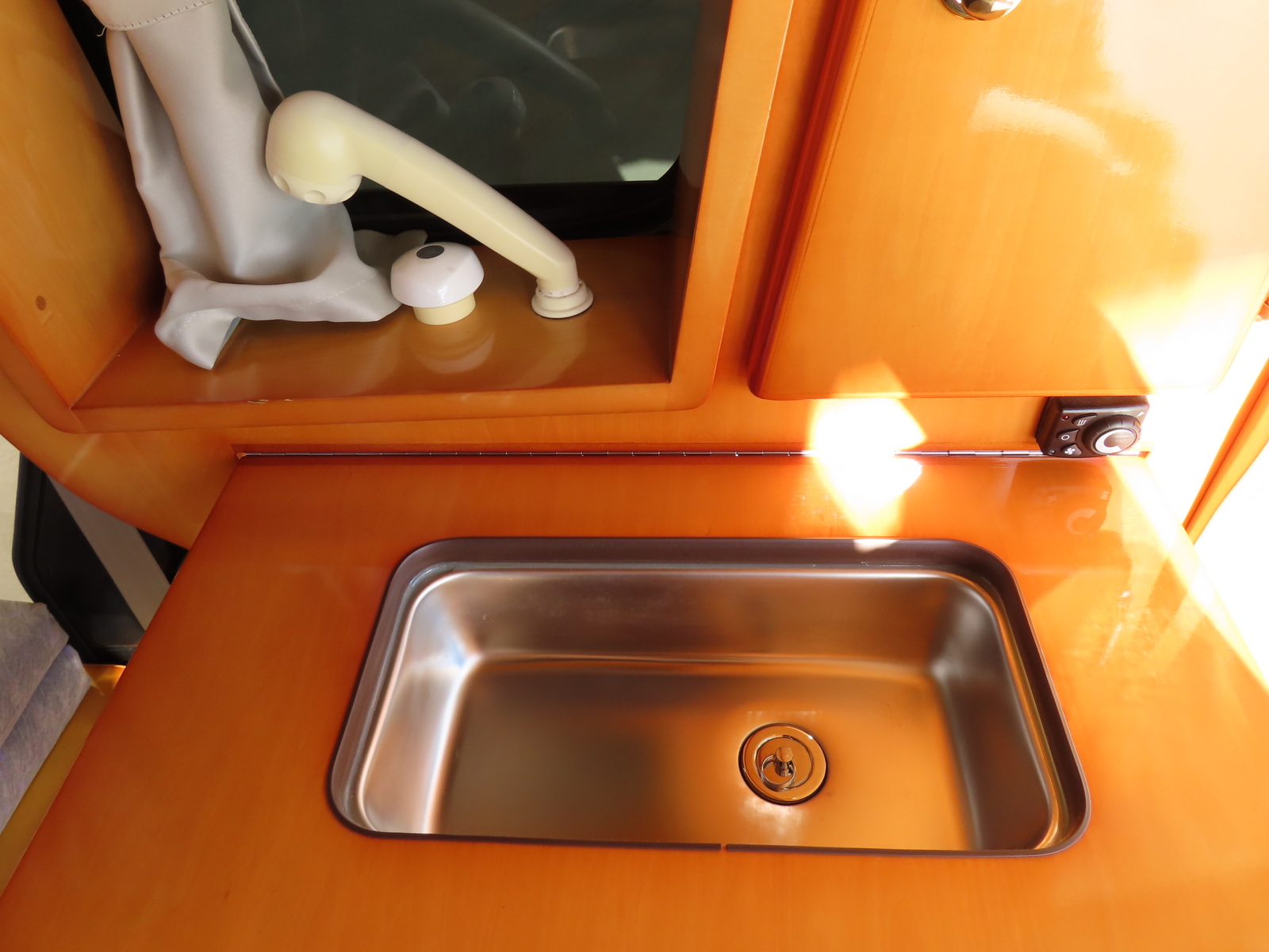 キャンピングカー軽キャンパー