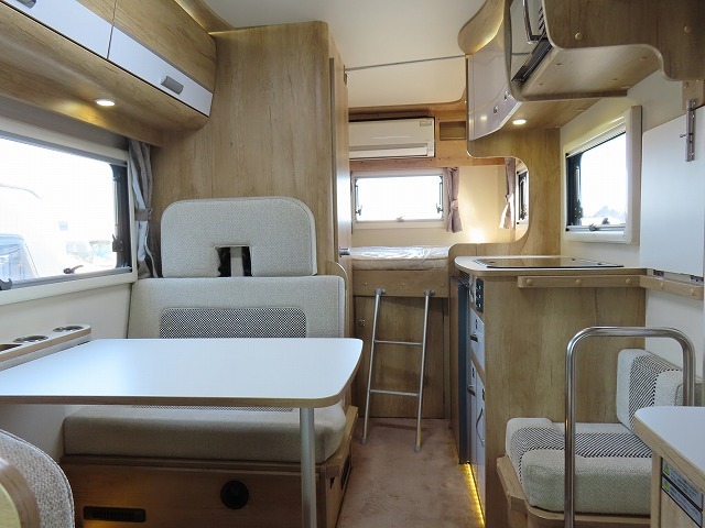 キャンピングカーキャブコン