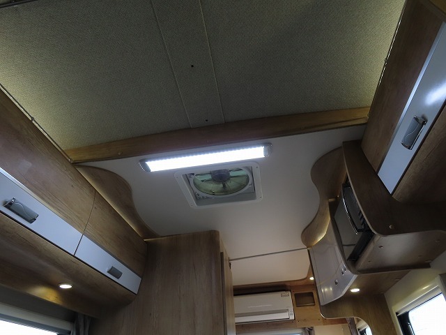 キャンピングカーキャブコン