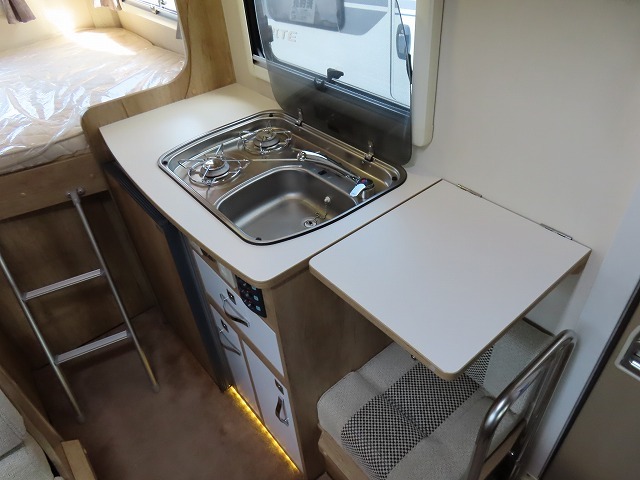 キャンピングカーキャブコン