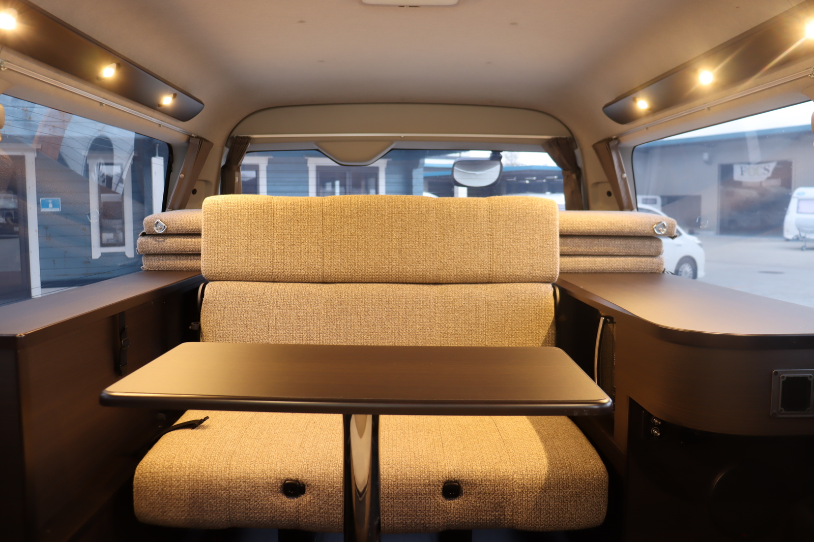 キャンピングカーバンコン