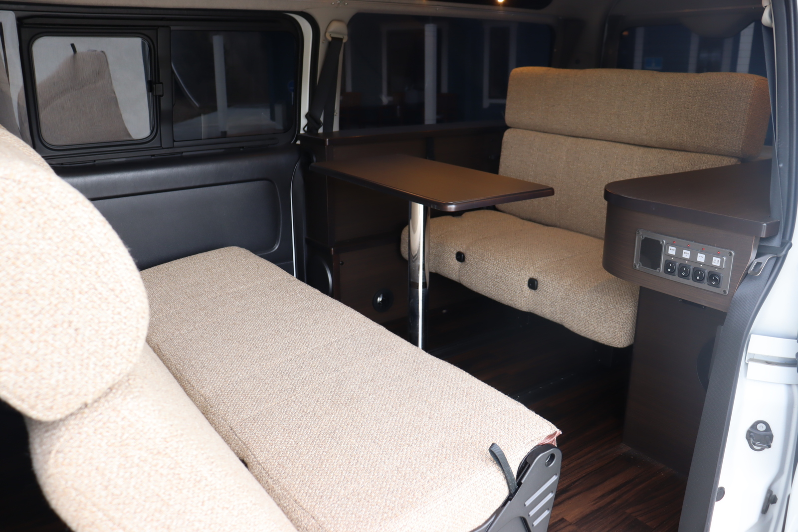 キャンピングカーバンコン