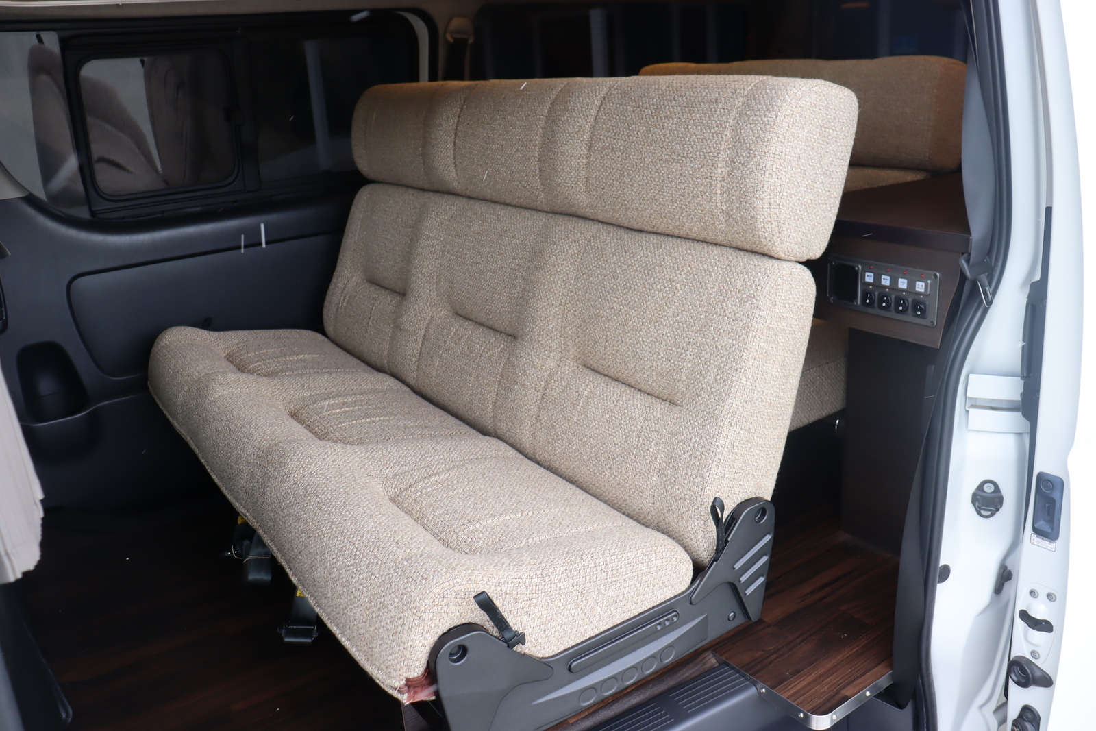 キャンピングカーバンコン