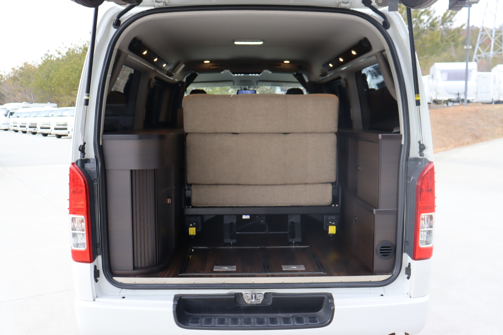 キャンピングカーバンコン