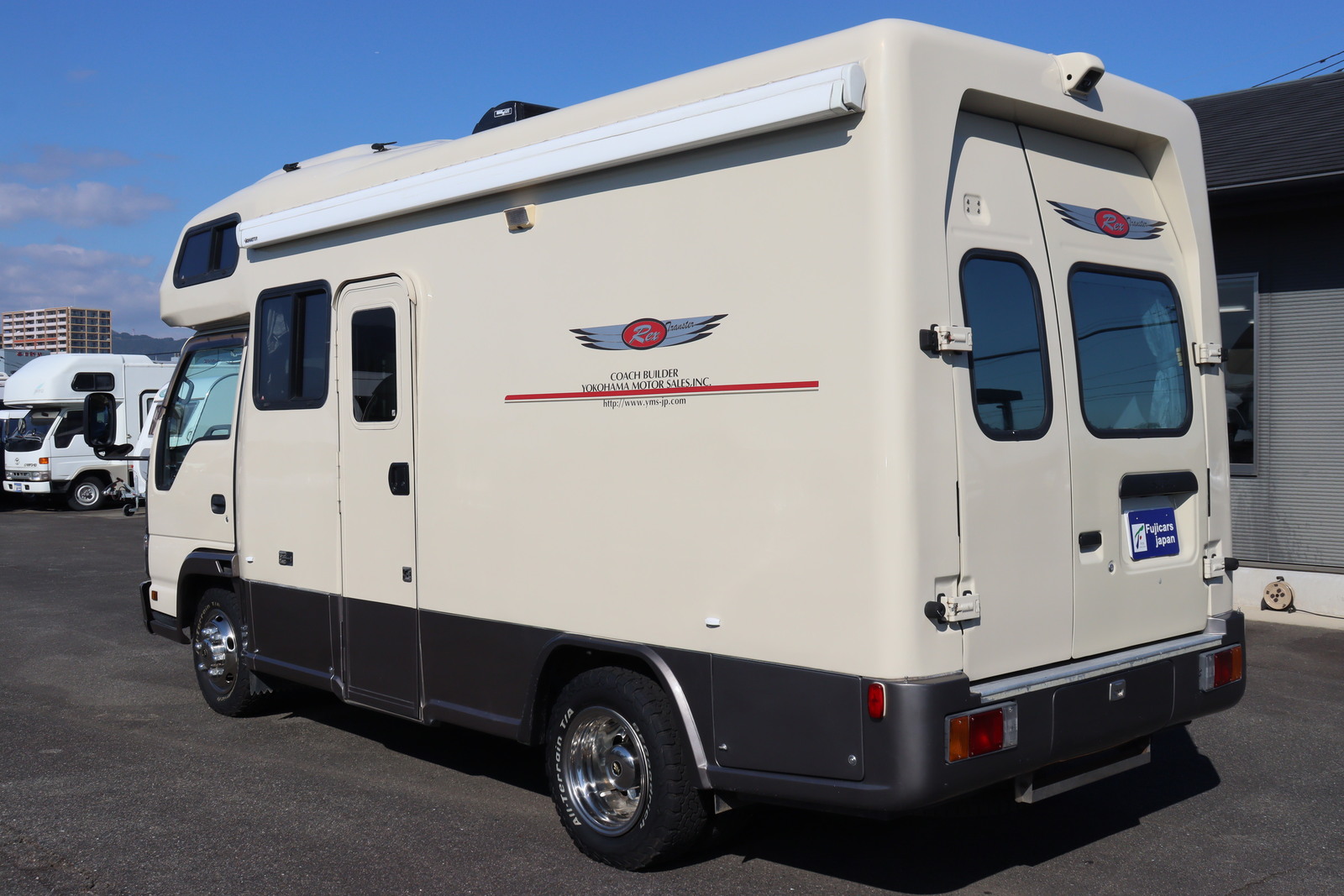 キャンピングカーキャブコン