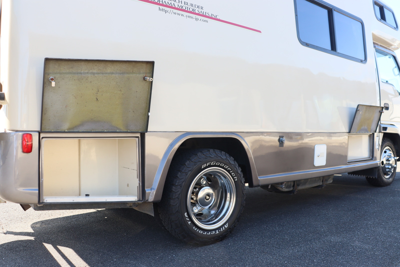 キャンピングカーキャブコン