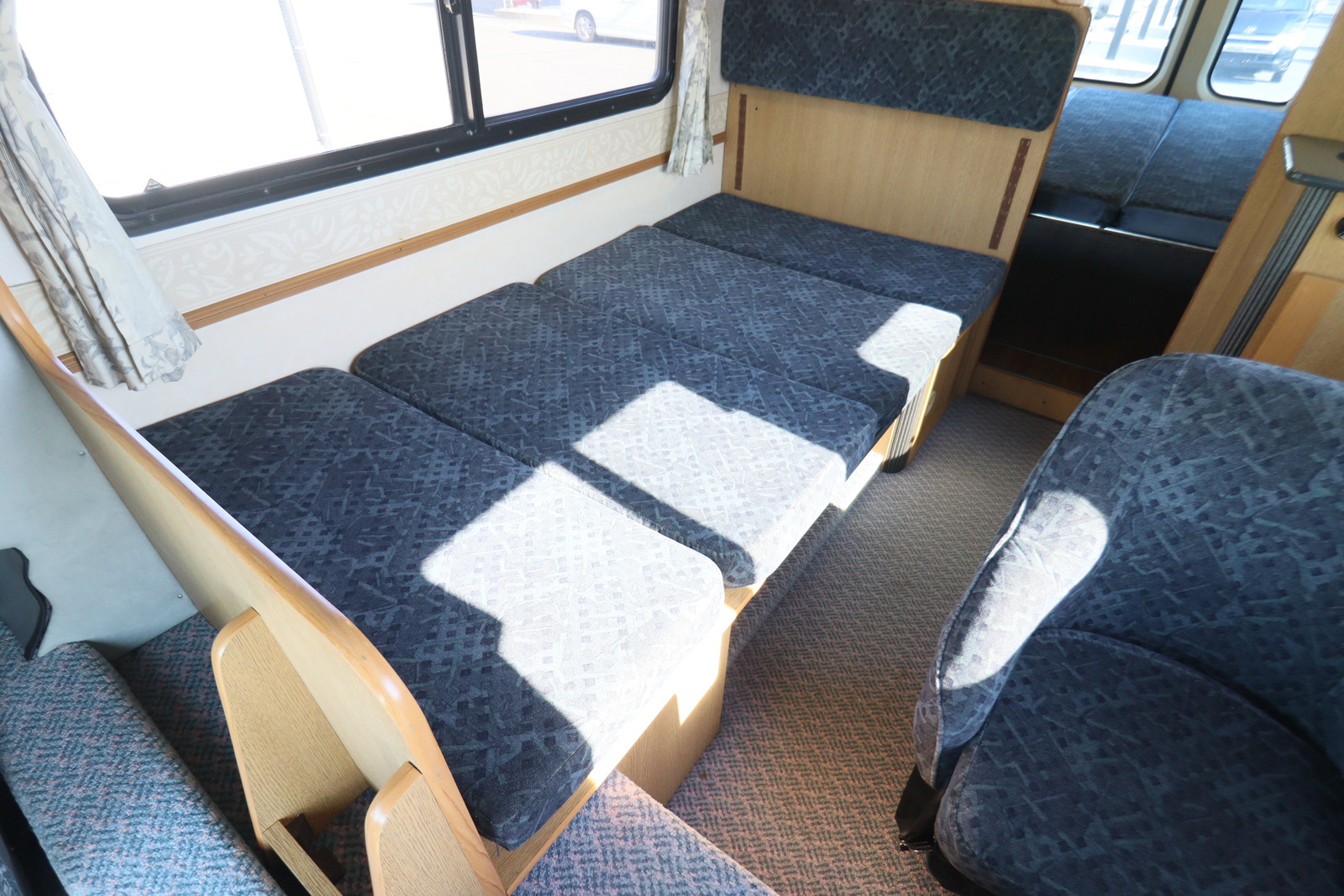 キャンピングカーキャブコン