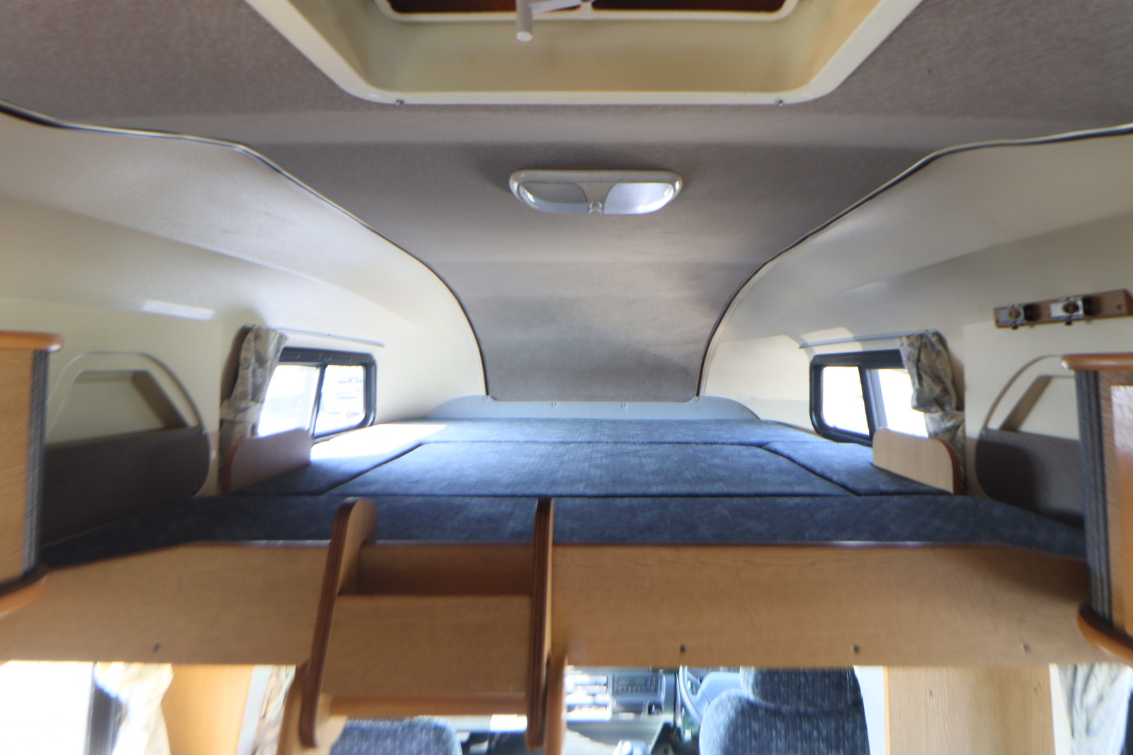 キャンピングカーキャブコン