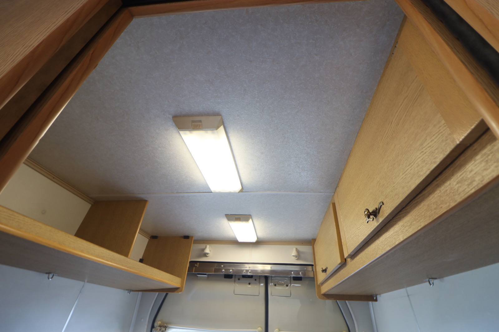 キャンピングカーキャブコン