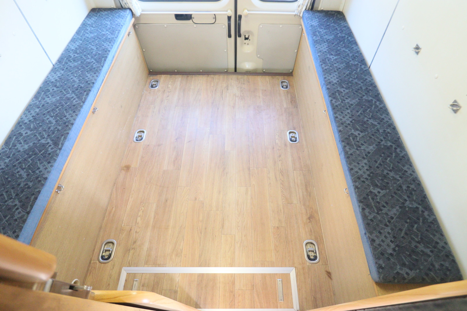 キャンピングカーキャブコン