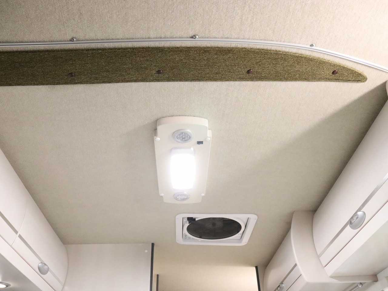 キャンピングカーキャブコン