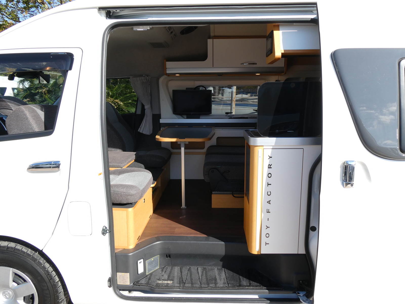 キャンピングカーバンコン