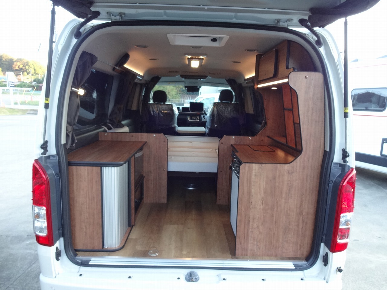 キャンピングカーバンコン