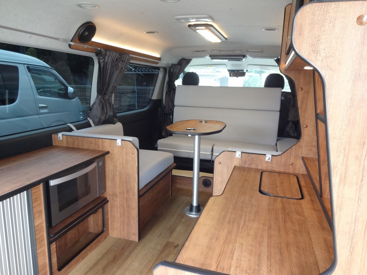 キャンピングカーバンコン