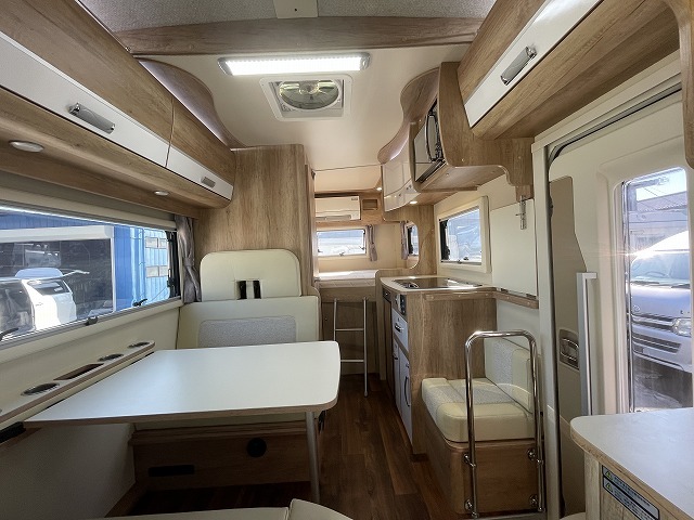 キャンピングカーキャブコン