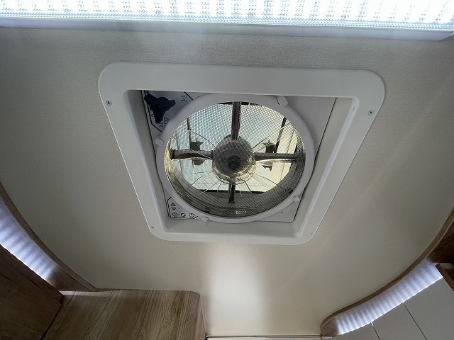 キャンピングカーキャブコン