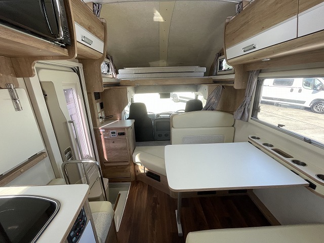 キャンピングカーキャブコン