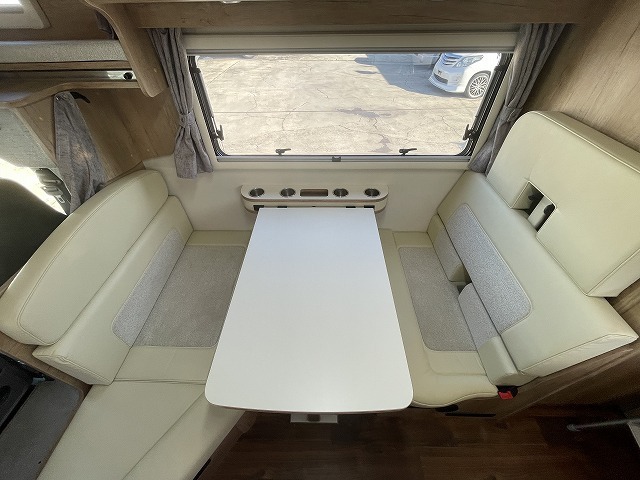 キャンピングカーキャブコン