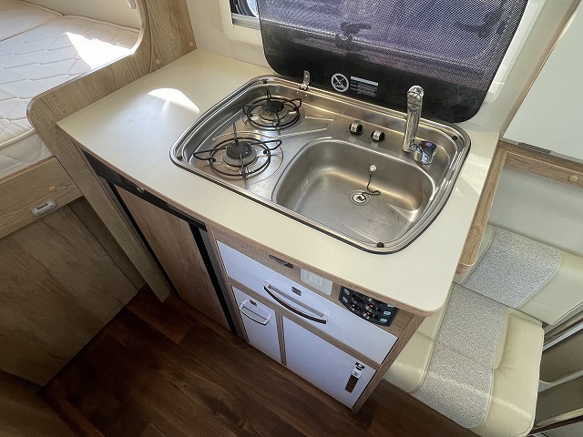 キャンピングカーキャブコン