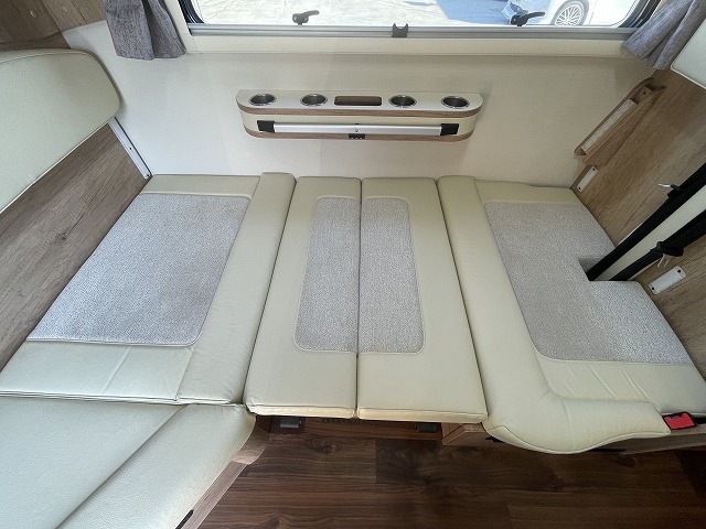 キャンピングカーキャブコン