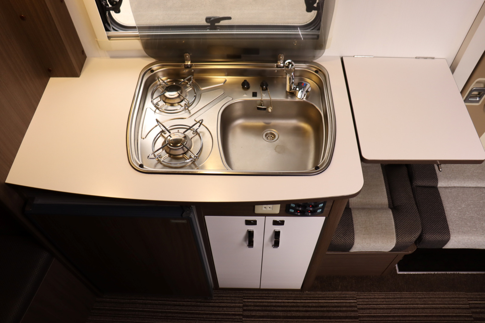 キャンピングカーキャブコン