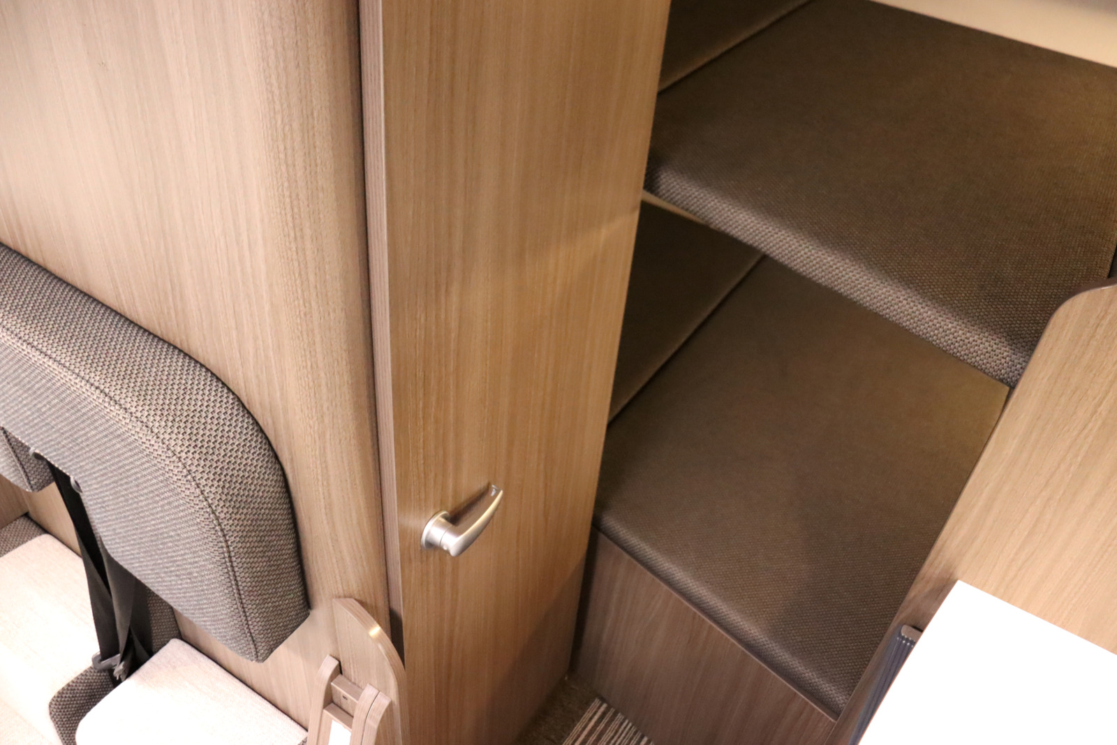 キャンピングカーキャブコン