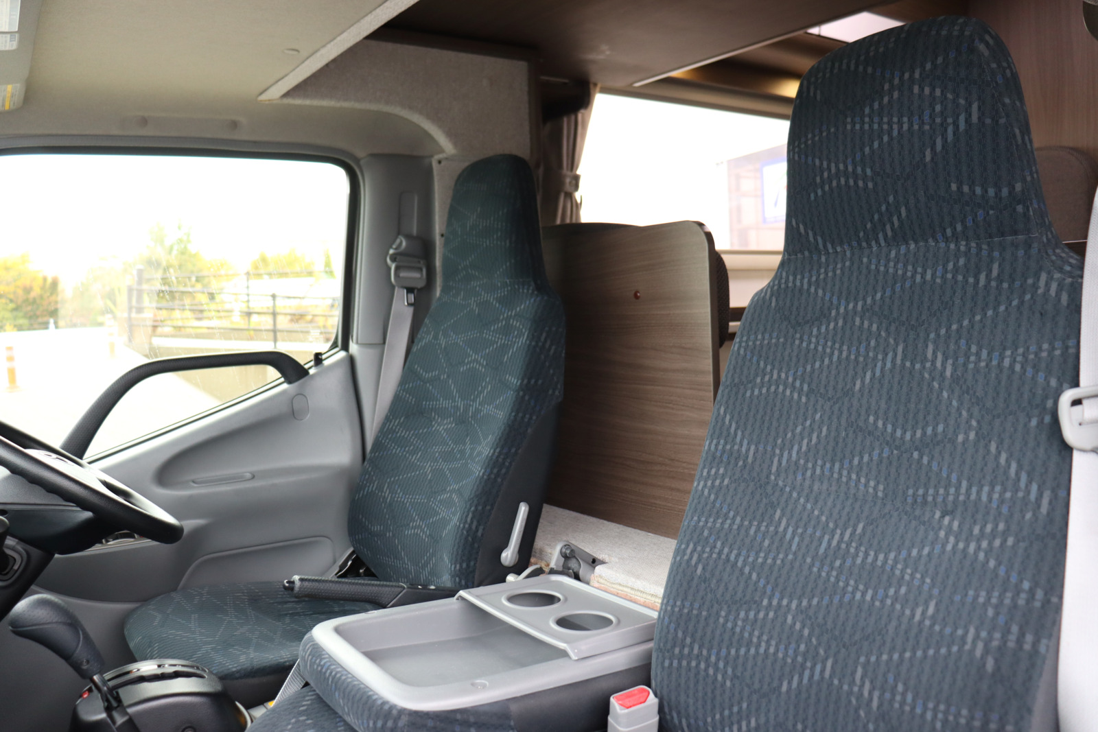 キャンピングカーキャブコン