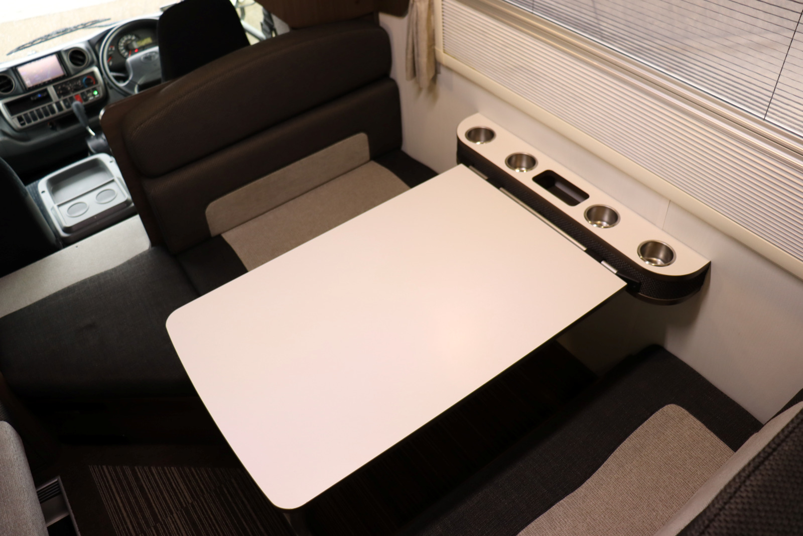 キャンピングカーキャブコン