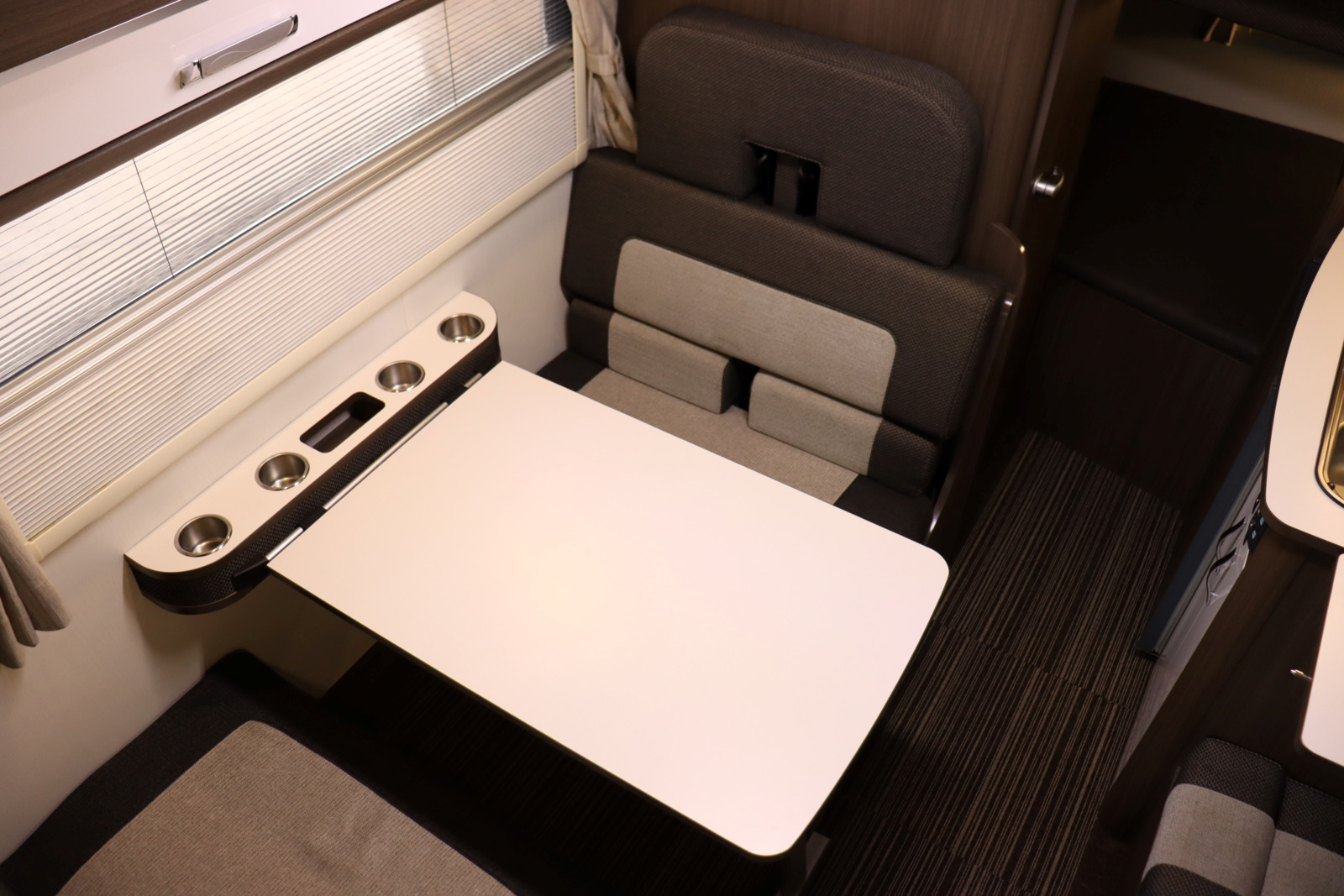 キャンピングカーキャブコン