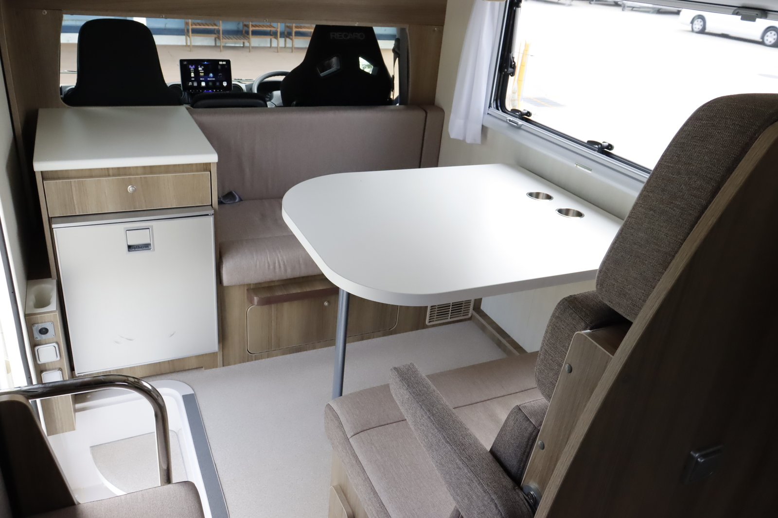 キャンピングカーキャブコン