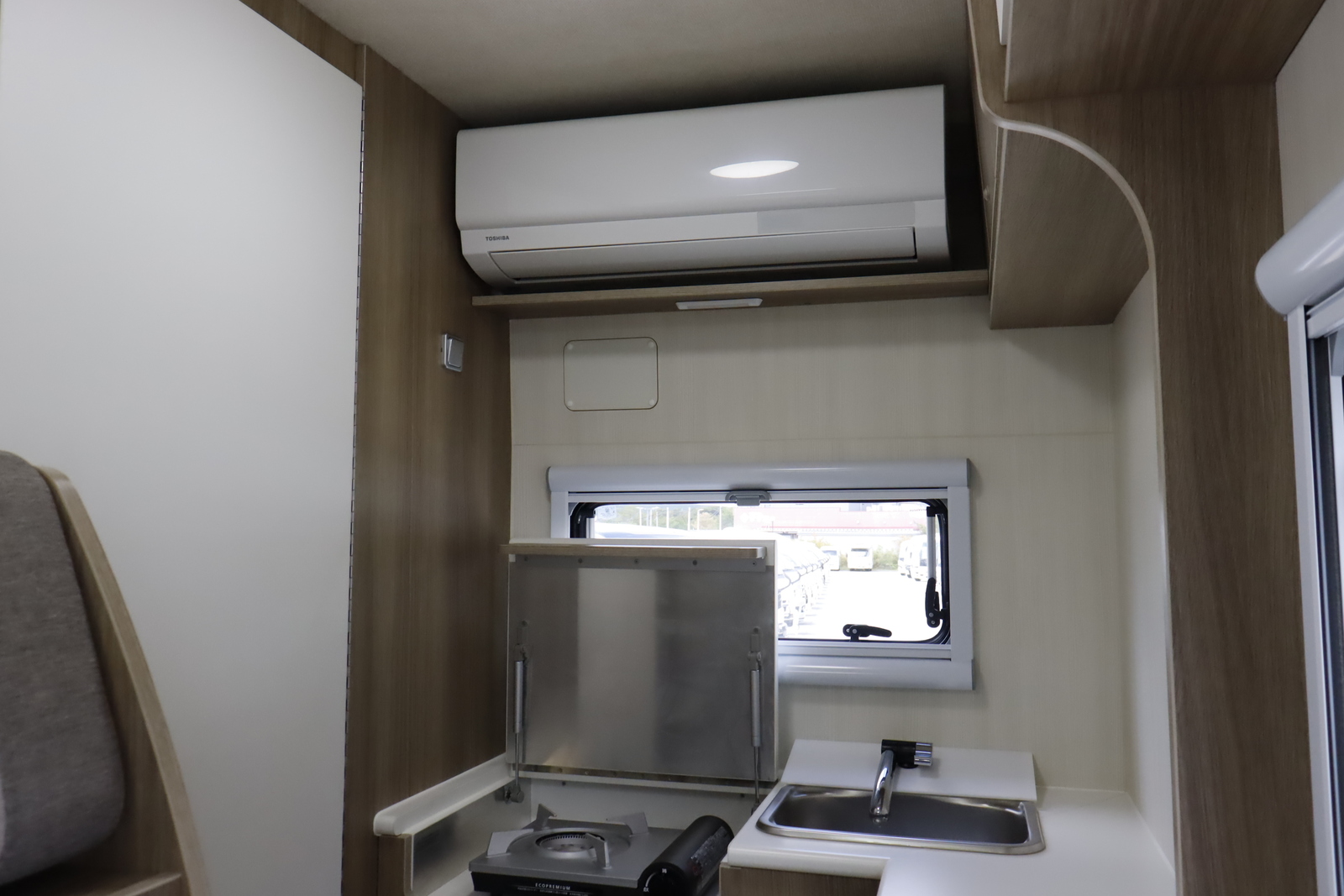 キャンピングカーキャブコン