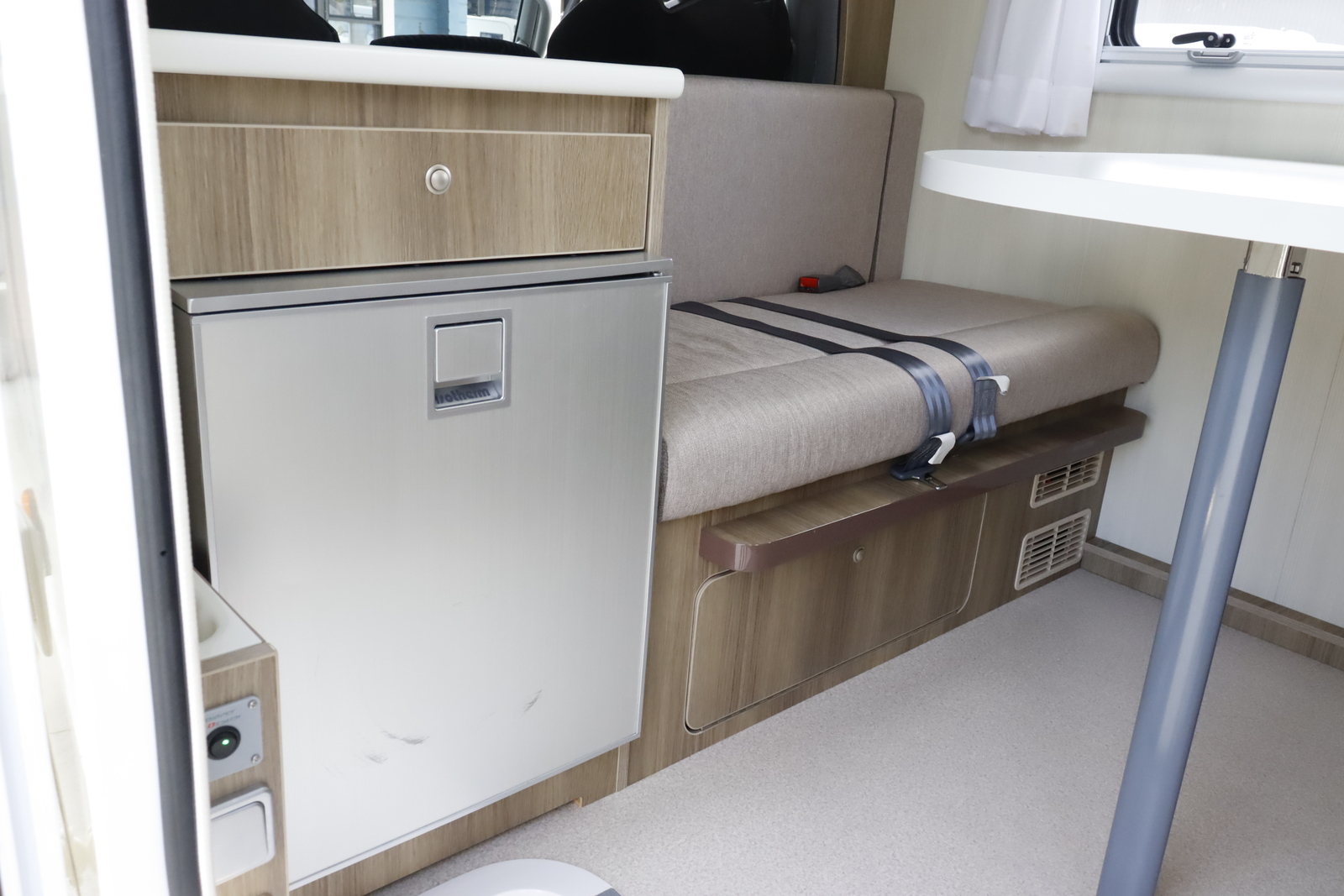 キャンピングカーキャブコン